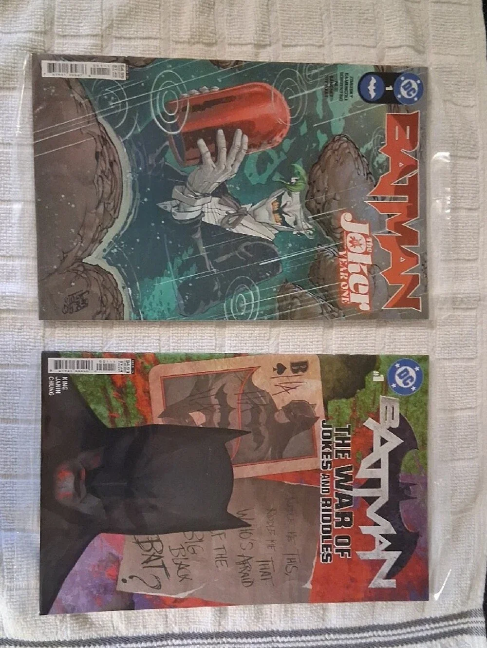 DC Comics Batman Collector's Vault - Blue, Yellow, Black/10 Comics